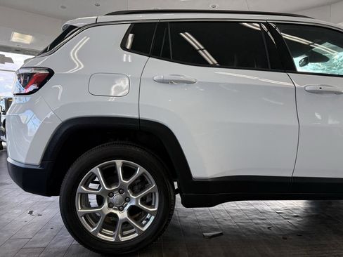 Used 2024 Jeep Compass Latitude AWD/4WD image 6