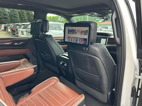 Used 2024 GMC Yukon XL Denali Ultimate AWD/4WD image 25