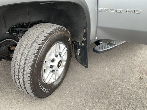 Used 2024 Chevrolet Silverado 2500 LT w/ Convenience Package AWD/4WD image 12
