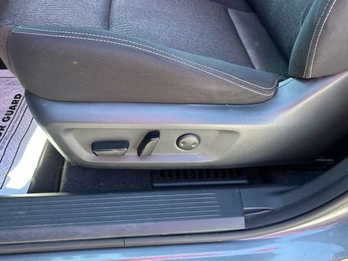 Used 2024 Nissan Rogue SV AWD/4WD image 19