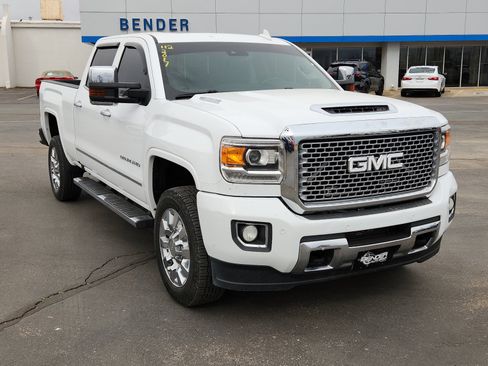 Used 2017 GMC Sierra 2500 Denali w/ Duramax Plus Package image 6