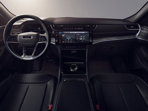 New 2026 Jeep Grand Cherokee Altitude image 6