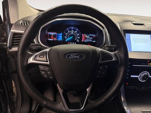 Used 2019 Ford Edge Titanium FWD image 15