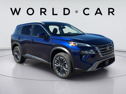 Used 2025 Nissan Rogue SL w/ Tech Package image 2