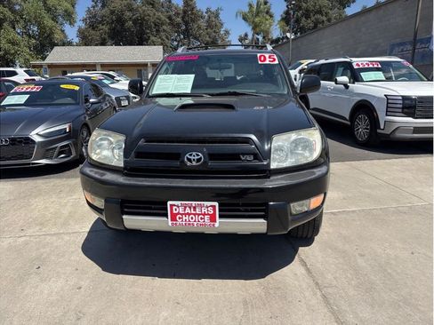 Used 2005 Toyota 4Runner SR5 RWD image 2