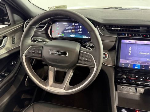 Used 2025 Jeep Grand Cherokee Limited 4xe image 13