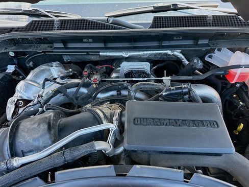 Used 2024 Chevrolet Silverado 2500 LT image 28