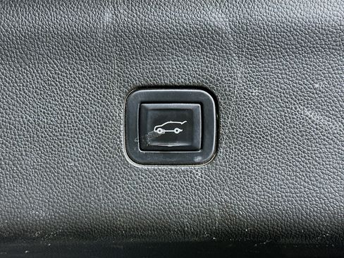 Used 2020 Buick Enclave Essence image 30