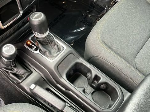 Used 2024 Jeep Gladiator Sport image 14