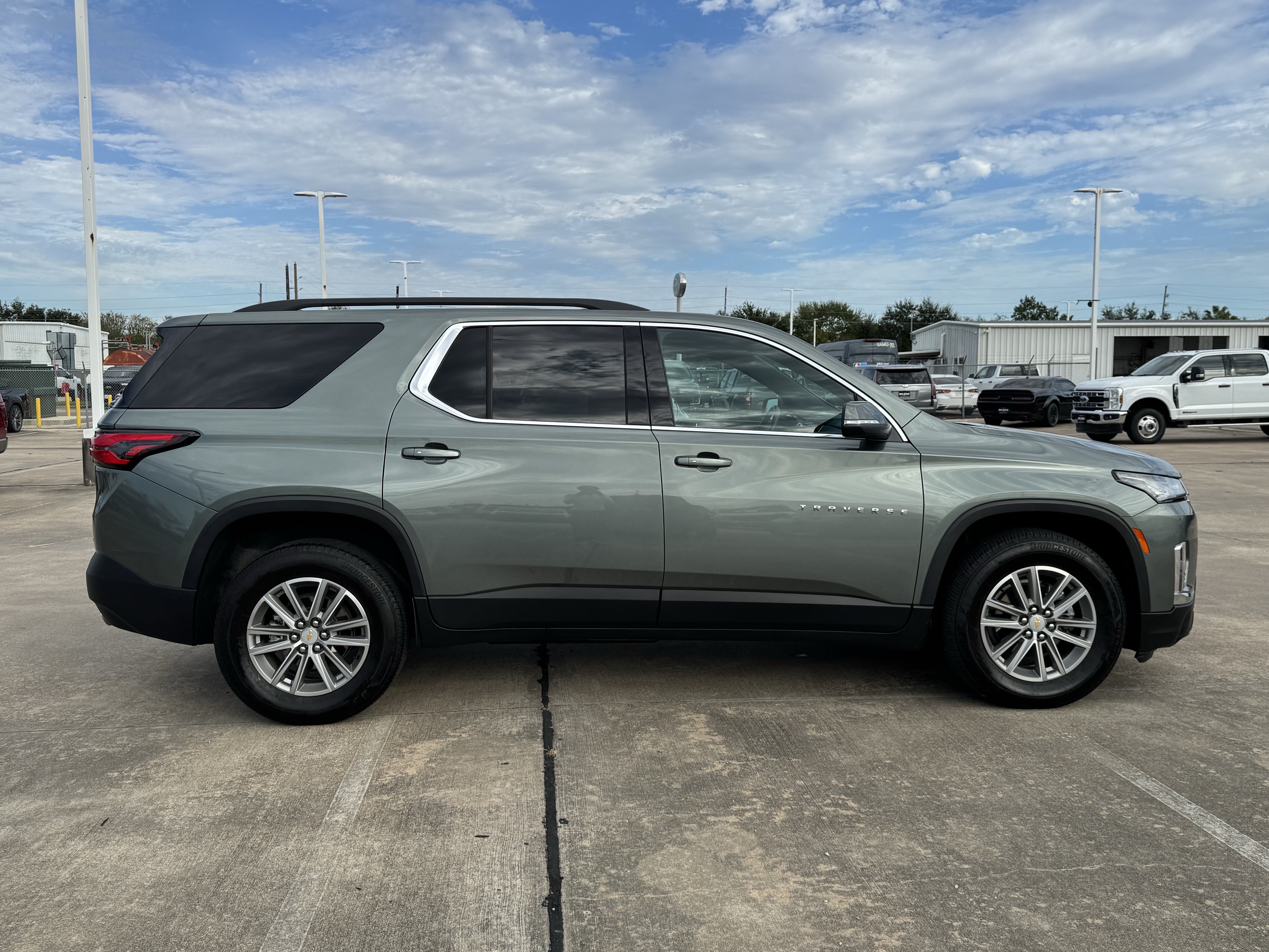 Used 2023 Chevrolet Traverse LT FWD image 6