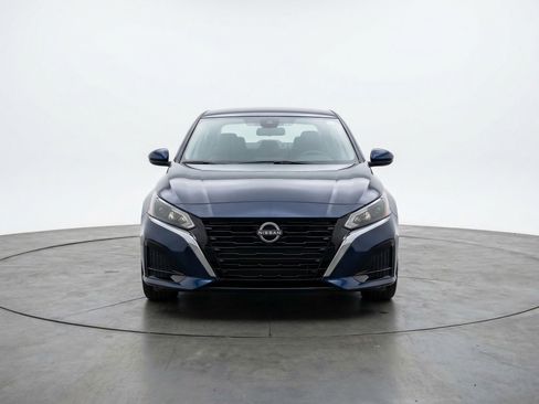 Used 2025 Nissan Altima 2.5 SV image 2