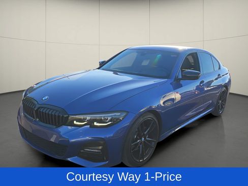 Used 2022 BMW 330i Sedan w/ M Sport Package RWD image 4