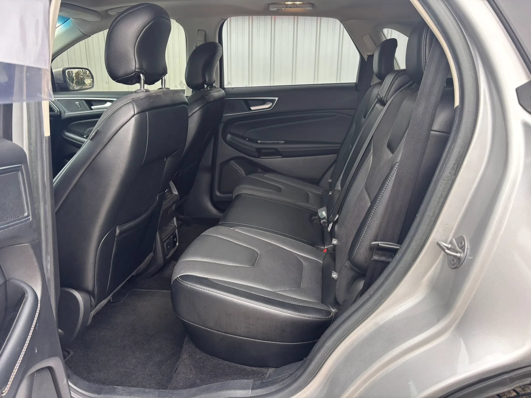Used 2018 Ford Edge Titanium w/ Equipment Group 301A FWD image 17