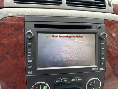 Used 2012 Chevrolet Suburban 2500 LT image 21