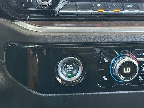 Used 2024 GMC Sierra 1500 SLT image 32