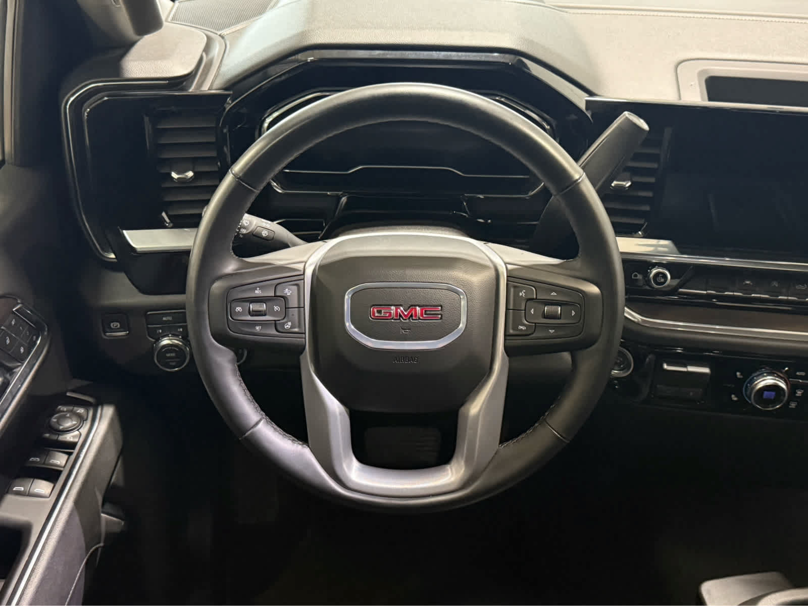 Used 2025 GMC Sierra 1500 SLT AWD/4WD image 16