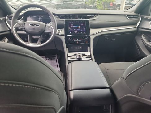 New 2026 Jeep Grand Cherokee Laredo AWD/4WD image 17