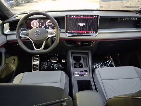 New 2026 Volkswagen Tiguan SE R-Line FWD image 6