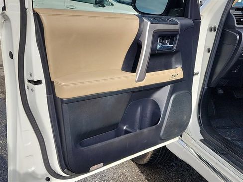 Used 2015 Toyota 4Runner Limited image 10