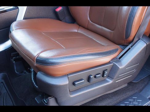 Used 2014 Ford F150 Platinum image 19