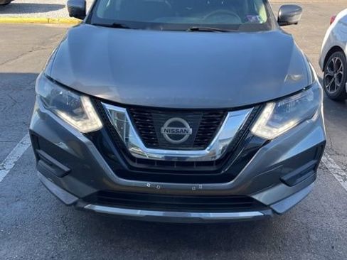 Used 2017 Nissan Rogue SV w/ SV Premium Package AWD/4WD image 3