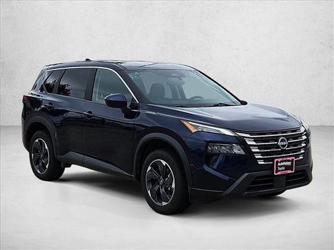 Used 2024 Nissan Rogue SV AWD/4WD image 3