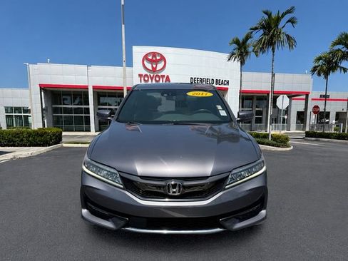 Used 2017 Honda Accord Touring image 2