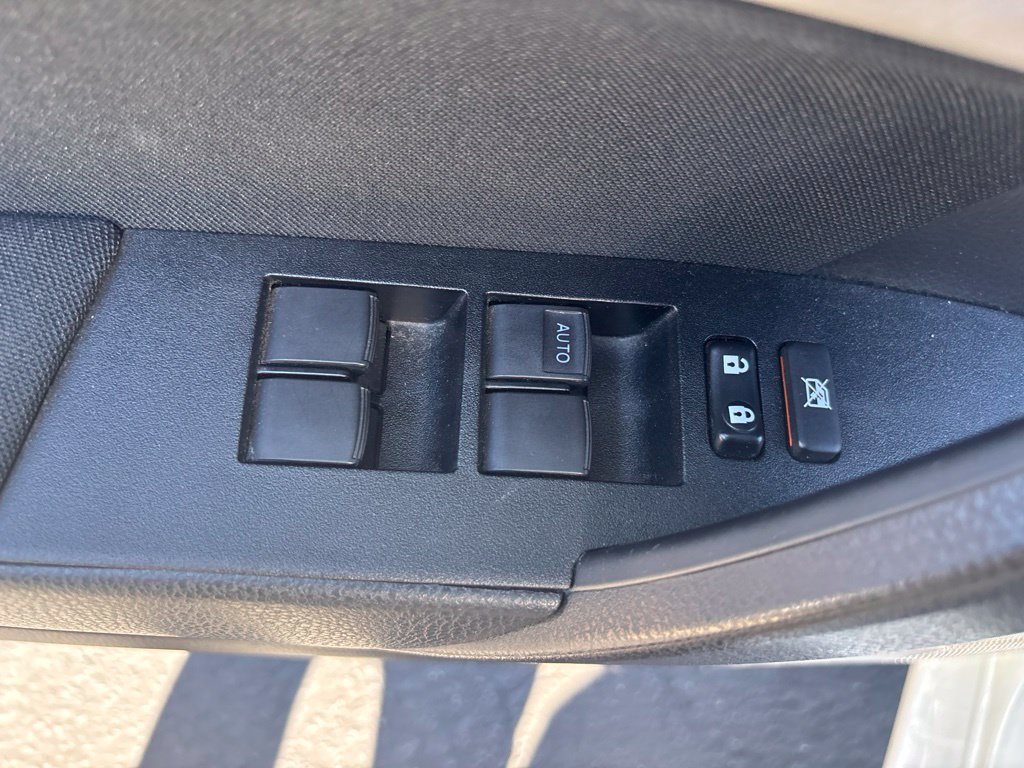 Used 2015 Toyota Corolla LE FWD image 15