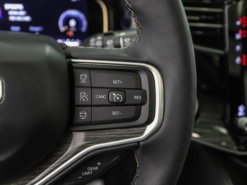 Used 2022 Jeep Wagoneer Series III w/ Premium Group I image 13