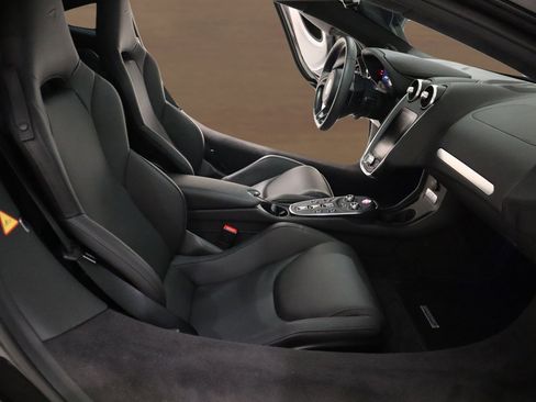 Used 2023 McLaren GT image 7