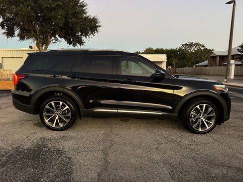 Used 2025 Ford Explorer Platinum w/ Ultimate Package image 10
