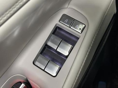 Used 2025 Lincoln Navigator Reserve image 22