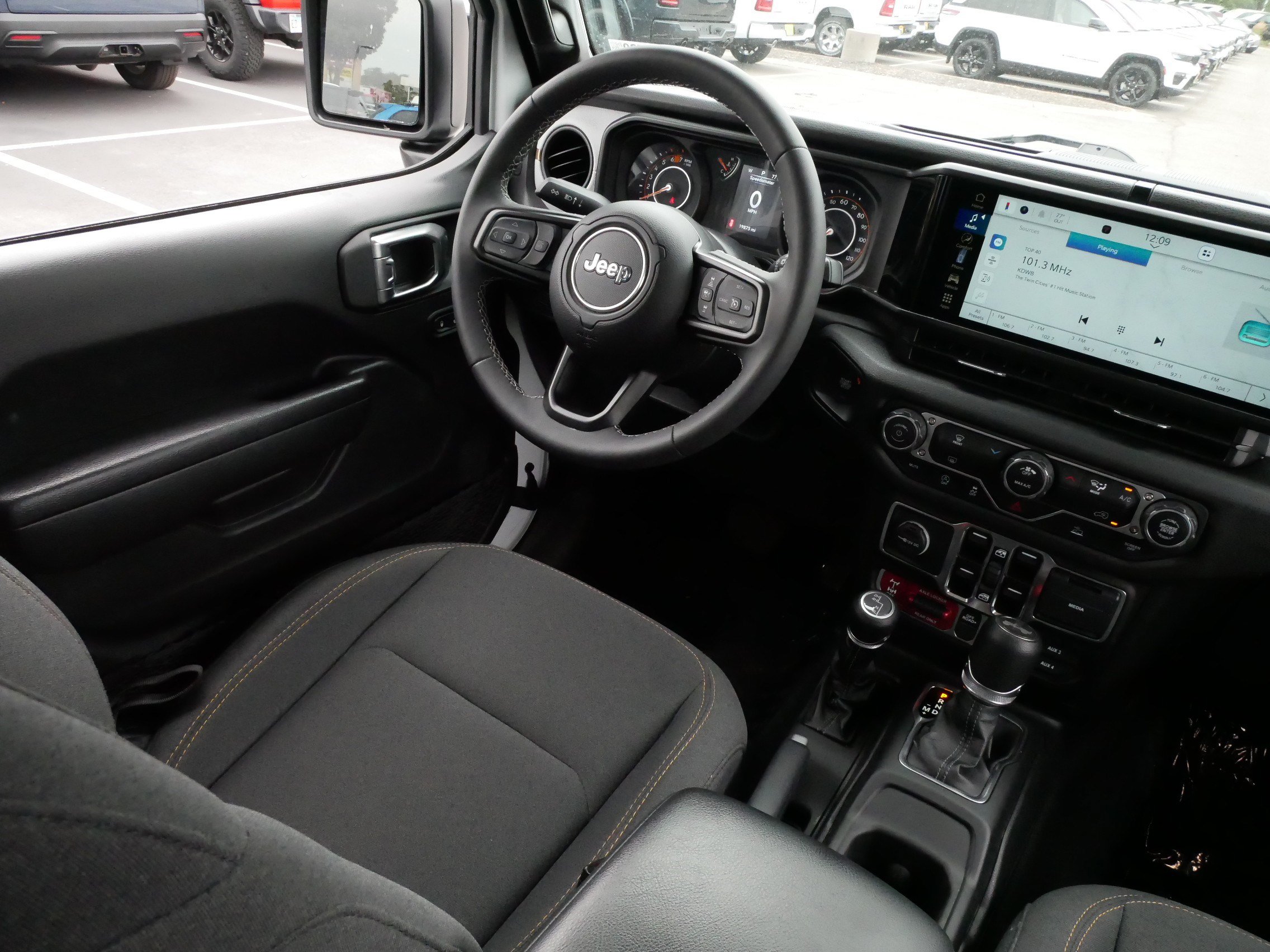 Used 2025 Jeep Wrangler Unlimited Sport AWD/4WD image 9