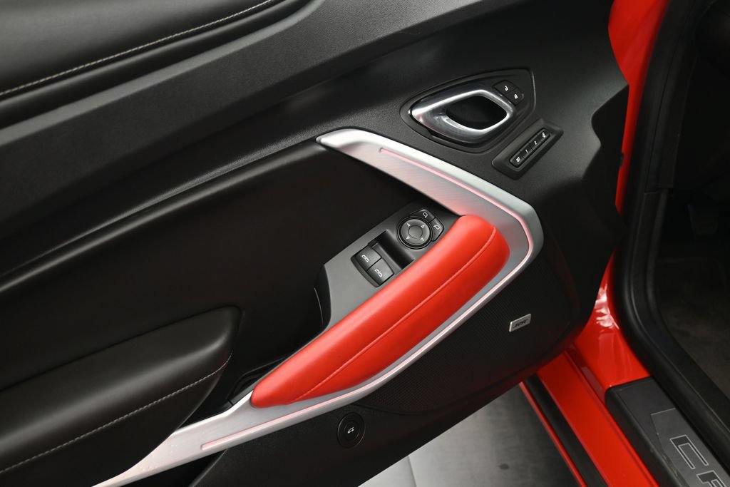 Used 2018 Chevrolet Camaro SS RWD image 8