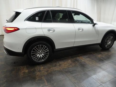 Used 2025 Mercedes-Benz GLC 300 4MATIC image 3