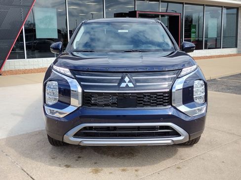 New 2026 Mitsubishi Outlander SE image 13