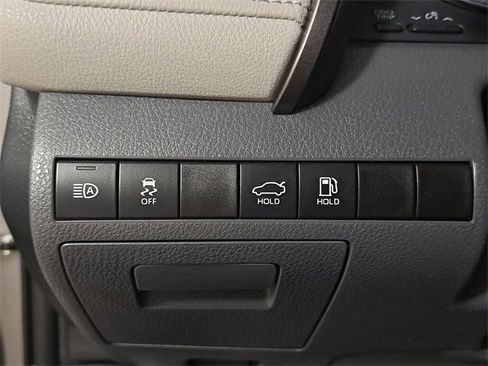 Used 2019 Toyota Camry SE w/ Convenience Package image 23