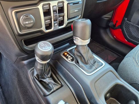 Used 2025 Jeep Wrangler Unlimited Sport AWD/4WD image 21
