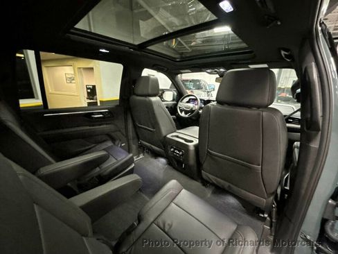 Used 2026 Chevrolet Suburban Z71 w/ Comfort Package image 28