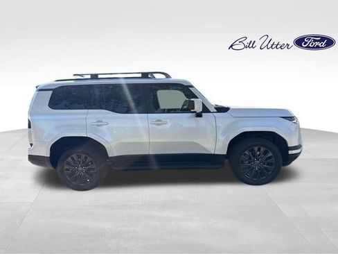 Used 2024 Lexus GX 550 w/ Accessory Package (31) AWD/4WD image 5