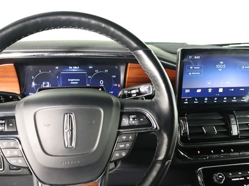 Used 2024 Lincoln Navigator Premiere image 17