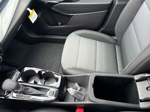 New 2026 Chevrolet Trax LT w/ Sunroof Package image 24