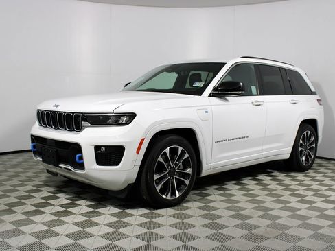 Used 2023 Jeep Grand Cherokee Overland w/ Advanced Protech Group III image 3