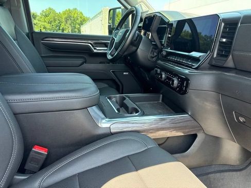 Used 2024 Chevrolet Silverado 2500 LTZ w/ LTZ Convenience Package AWD/4WD image 9