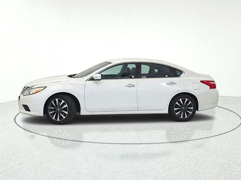 Used 2017 Nissan Altima 2.5 SL FWD image 2