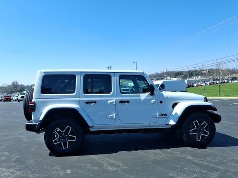 Used 2026 Jeep Wrangler Unlimited Sahara w/ Dual Top Group AWD/4WD image 6