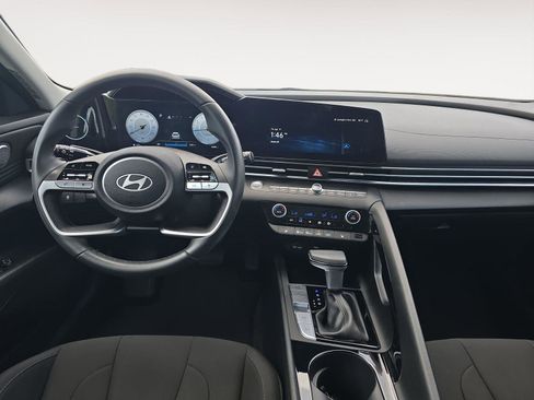 Used 2025 Hyundai Elantra SEL FWD image 9