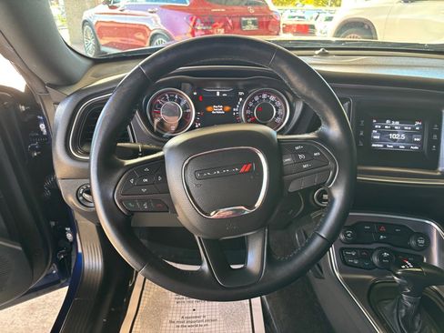 Used 2015 Dodge Challenger SXT image 10