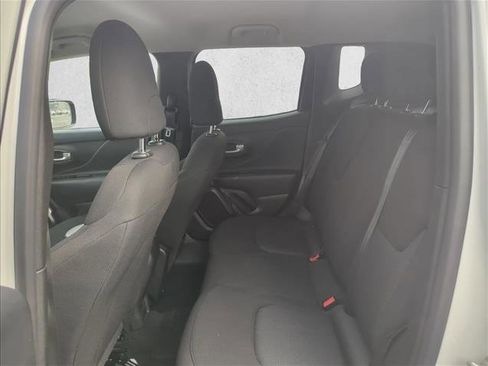 Used 2023 Jeep Renegade Latitude image 19