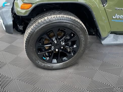 Used 2022 Jeep Wrangler Unlimited Sahara AWD/4WD image 35